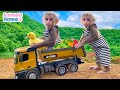 Monkey BiBi goes to harvest fruit and make juice for baby ducks