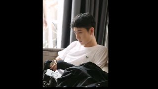 20220831 王一博Wang Yibo x《冰雨火》－捉到一只片場玩道具的陳宇警官🙋‍♂️