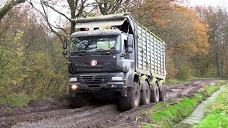 Maïs 2024 | Tatra 8x8 vast gereden | Case IH Magnum 370 | nat zandpad met diepe gaten  | BLW opbouw