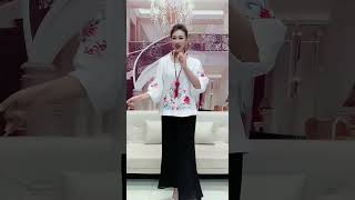 Beautiful clothes show 漂亮的衣服