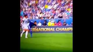 Zlatan Ibrahimovic brutally elbows John Terry during Paris Saint Germain v Chelsea ‘friendly’