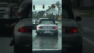 Road rage guy punch window out and pepper spray driver