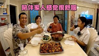 玩房车长期在外漂泊流浪，偶尔陪家人买菜做饭，平凡生活倍感幸福【868房车旅行】