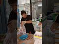 鮭魚切切切 老闆邊切鮭魚邊跟客人吵架 中彰海王子 第五市場 海鮮叫賣 海鮮拍賣 叫賣哥