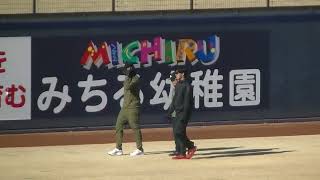 ファイターズ自主トレ〜石川直也や水野達稀がウォーミングアップ（日本ハムファイターズ 鎌ヶ谷スタジアム2025年1月13日）