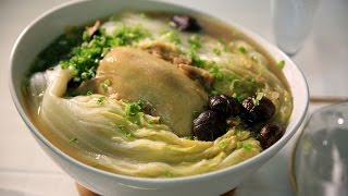 【蘿潔塔的廚房】年菜系列：白菜燉雞。豪華的湯底，搭配整隻老母雞與整顆大白菜熬煮，鮮甜好滋味。