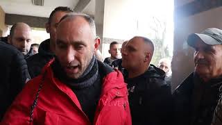 Protestojnë punëtorët e pastrimit në Prishtinë, thonë se rrezikojnë të mbesin pa punë