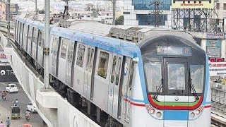 Flexi ad falls on Metro line, Services Disrupted | హైదరాబాద్‌ మెట్రో రైళ్లకు ఫ్లెక్సీల గండం |