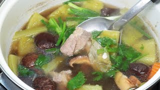 แกงจืดมะระกระดูกหมู  สูตรน้ำซุปใส กระดูกหมูหอมอร่อย มะระขมน้อย