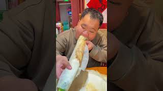 南方人真的没吃过这么大的煎饼吗？真的嘎嘎好吃嘎嘎带劲！#南北差异 #山东煎饼 #美食探店