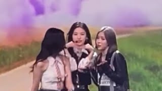 Not Yeji becoming jealous because Jinlia were too close 🤭