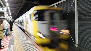 [低ジョイント音]E257系 NB-19編成 特急さざなみ5号君津行が舞浜駅1番線を高速通過するシーン