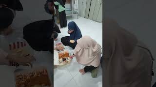 Anak2 Sholeha Lagi Berbesih Kamar, Mereka Happy Di Bawain Cemilan \u0026 Minuman, Semangat Pejuang ilmu