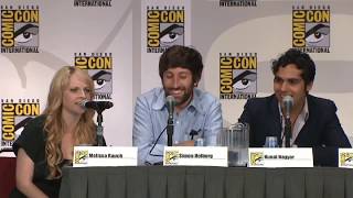 Howard and  Melissa  Rauch doing voice of Howard's Mom |Jim mocking  comic con 201l