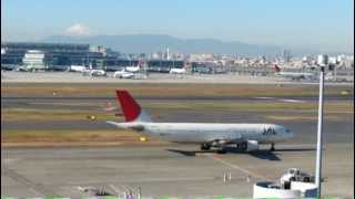 富士山と羽田空港 Mt. Fuji and Haneda airport.