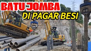 BATU JOMBA DI PAGAR BESI RAKSASA