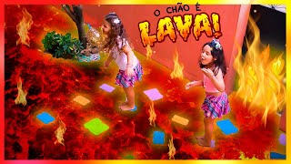 Crianças brincando O Chão é Lava - Jogo Maria Clara e JP (The Floor is Lava) Julinha