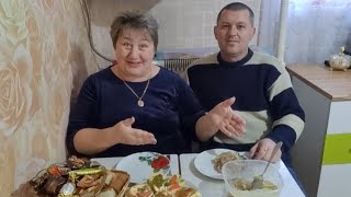 Мукбанг. Холодец  и бутерброды. Вяленая рыба и нарезка.Торт и кофе# Мукбанг на троих#вкуснодома#еда