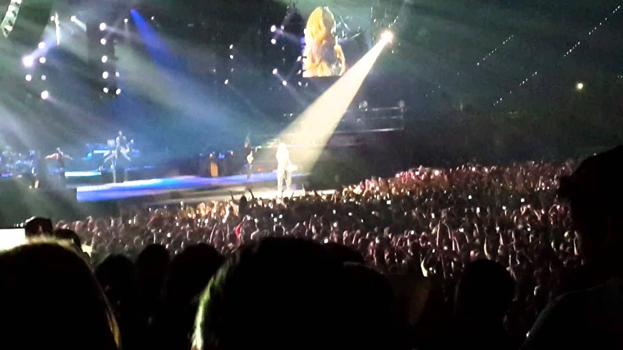 RIHANNA CONCIERTO B.E.C BILBAO (26/05/13) - YouTube