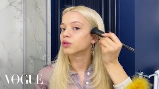 Юля Гаврилина показывает повседневный макияж с акцентом на глаза | Vogue Россия
