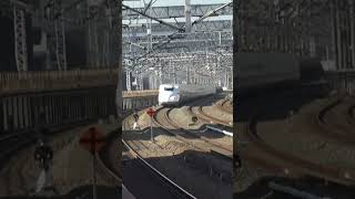 福山駅を超高速で通過していく山陽新幹線下りN700系のぞみ