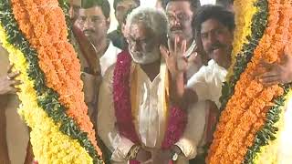 TTD Chairman YV Subbareddy recieves grand welcome \u0026 celebrates AP CM YS Jagan Birthday || W.Godavari