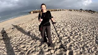 Beach metal detecting, why can’t they all be this GOOD!!