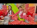 OPENING PRESENTS 🎁 CHRISTMAS DAY SPECIAL 🎅🏼🎄