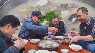 【食味阿远】阿远煲了道“鳄鱼尾炖鸡汤”，大伯第一次喝，肥而不腻，汤汁鲜美 | Shi Wei A Yuan