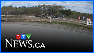 Transport drives into a ditch to avoid collision
