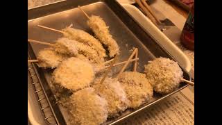 串焼作り (Kushiyaki making)