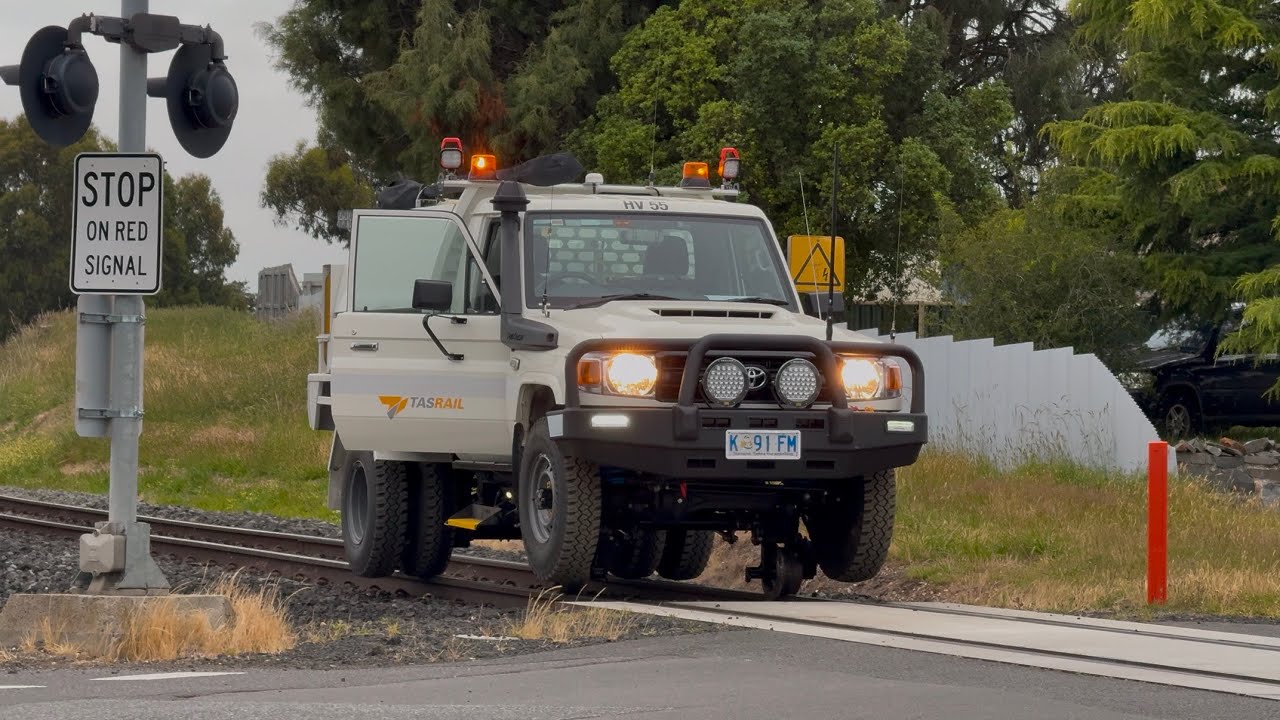 Tasrail Hv55 Hi Rail Truck Crossing Arthur Street Perth Youtube