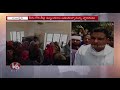 women in rajasthan’s dholpur beats govt official with slippers over water supply v6 news