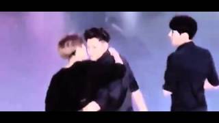 Sehun kissed Tao (taohun moment)