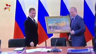 Путин подарил Медведеву на день рождения картину