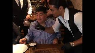 Saltbae serving Diego Maradona! (Nusret Gokce)