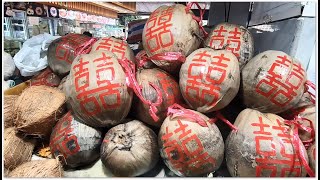 大大個椰子即開即賣 Cutting Fresh Coconut Chinese Food 紅雙喜老椰子 15元一隻 煲椰子雞湯好飲 椰汁紅豆冰 中山美食 中山坦洲坦洲市場