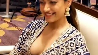 Rashmika Mandanna cleavage🥵💦 Bollywood cleavage 🥵💦  show viral mms desi mms #short / Bollywood news
