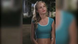 Celebrity Midriff - Brie Larson