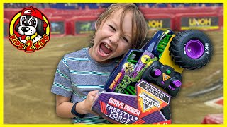 Monster Jam RC Truck Toy - Grave Digger FREESTYLE FORCE (ft. Lucas Oil Stadium Freestyle Highlights)