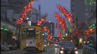 富山県高岡市七夕の中を走る万葉線（夜１）