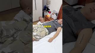 爸爸睡觉还能有这速度，儿子都蒙圈了 #funny #cute #baby #搞笑 #萌娃