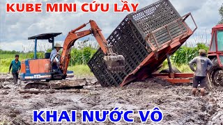 Rồi mắc lầy kiểu này sao lên, đất gì mà đi đến đâu sụp đến đó