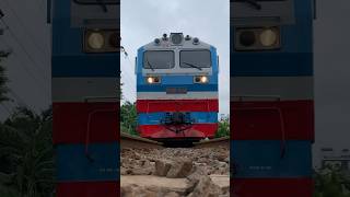 Đoàn tàu đầu máy D19E - 914 về ga SG 21/7/2023 p1- train diary- vietnamese train #vietnamesetrain