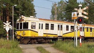 Vintage railroad crossing Kłoda, Poland EN71-041 EMU