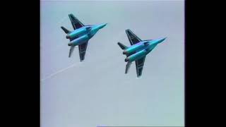 Duo MiG-29 Russian Test pilots Tresvyatskii + Beschastnov week before Fairford crash, CIAF 1993