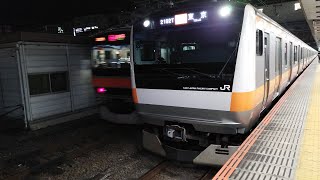 2628M E231系 Mu14 むさしの号八王子行が八王子駅3番線に入線して、快速東京行が八王子駅2番線を発車するシーン