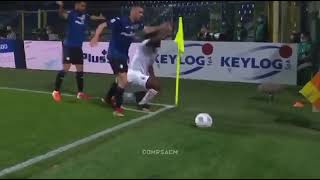 Kessie crazy ball protection vs 3 Atalanta players 😱