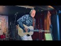 Tommy Emmanuel plays 