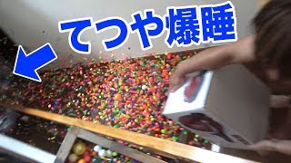 【奇跡】階段の下に寝てるてつやにスーパーボール１万個落としてみた